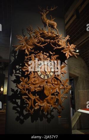 Horloge à coucou antique, de Suisse, la Chaux-de-Fonds Banque D'Images