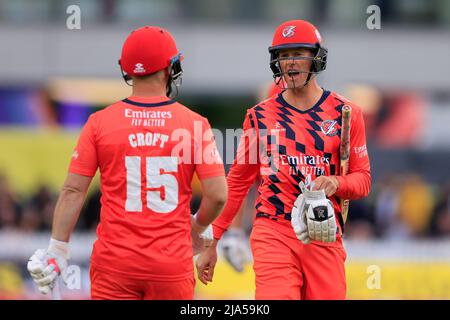 Manchester, Royaume-Uni. 27th mai 2022. Keaton Jennings de Lancashire Lightning est sorti pour 19 courses capturées par Adam Lyth de Yorkshire Vikings au large du bowling de Matthew Revis de Yorkshire Vikings à Manchester, Royaume-Uni, le 5/27/2022. (Photo de Conor Molloy/News Images/Sipa USA) crédit: SIPA USA/Alay Live News Banque D'Images