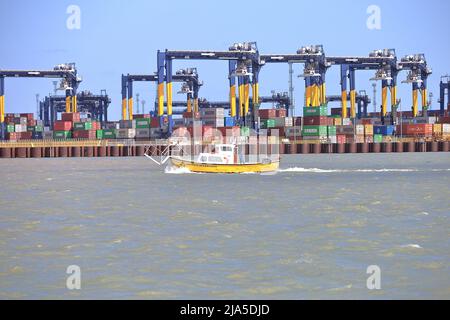 Harwich Harbour Ferry en échange de son commerce à Harwich Haven. Banque D'Images