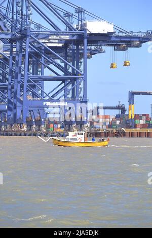 Harwich Harbour Ferry en échange de son commerce à Harwich Haven. Banque D'Images