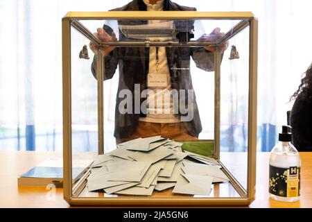 Bureau de vote pour les Français vivant à l'étranger pour le deuxième tour de l'élection présidentielle française. Amsterdam. Banque D'Images