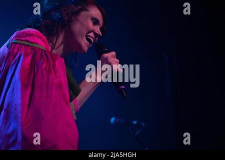 Nottingham, Royaume-Uni, 27th mai 2022, la chanteuse/auteure-compositrice britannique Kate Nash se produit aux salles de secours de Nottingham dans le cadre de sa tournée britannique de 2022 Credit Paul Smith/Alay Live News Banque D'Images