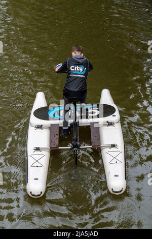 Utrecht, pays-Bas, Vieille ville, Oudegracht, Canal, Vélo d'eau Citybike, Banque D'Images