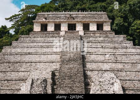 Le Temple des inscriptions, la plus grande structure pyramidale à gradins du site archéologique maya de Palenque dans l'État du Chiapas, au Mexique Banque D'Images
