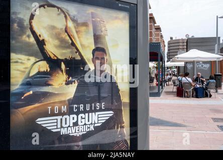 Madrid, Espagne. 22nd mai 2022. Affiche publicitaire de Paramount Pictures présentant le film Top Gun Maverick et l'acteur américain Tom Cruise en Espagne. Crédit : SOPA Images Limited/Alamy Live News Banque D'Images