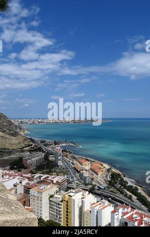 Vue sur la Serra Grossa o San Julian Mountain à Alicante depuis le château de Santa Barbara, Espagne Banque D'Images