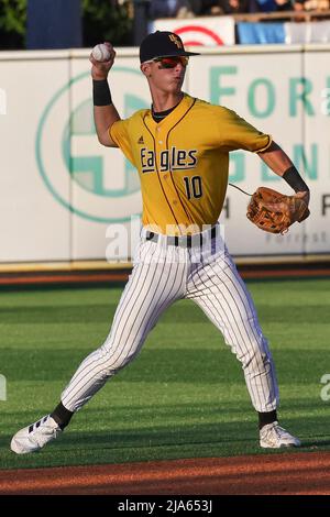 27 mai 2022 : Infielder de Southern Miss Dustin Dickerson (10) lors d'un match de base-ball collégial, entre Southern Miss et FAU aux championnats de base-ball de la Conférence des États-Unis à Pete Taylor Park, Hattiesburg, Mississippi. Bobby McDuffie/CSM Banque D'Images