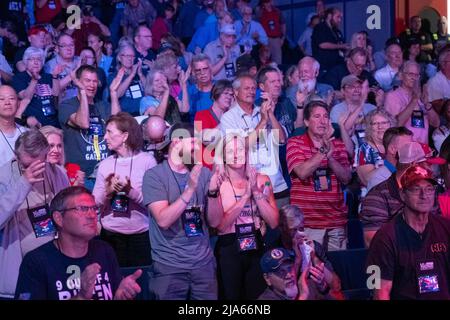 Houston, Texas, États-Unis. 27th mai 2022. Les membres de la NRA attendent l'arrivée des conférenciers principaux à la convention annuelle de l'Association nationale des fusils à Canon à Houston, le 27 mai 2022. (Image de crédit : © Bob Daemmrich/ZUMA Press Wire) Banque D'Images