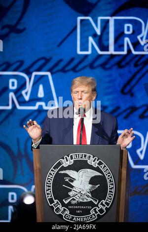 Houston, Texas, États-Unis. 27th mai 2022. L'ancien président américain DONALD TRUMP donne le discours clé au forum annuel de leadership de la National Rifle Association (NRA) à Houston le 27 mai 2022. (Image de crédit : © Bob Daemmrich/ZUMA Press Wire) Banque D'Images