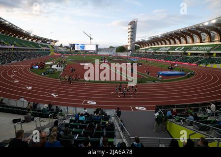 Eugene, Oregon, États-Unis. 27th mai 2022. L'épreuve masculine de 10 000 mètres pendant la Prefontaine Classic à Hayward Field à Eugene, Oregon. (Credit image: © Brian Branch Price/ZUMA Press Wire) Credit: ZUMA Press, Inc./Alay Live News Banque D'Images