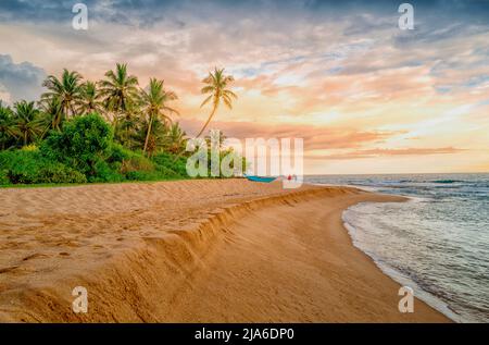 Coucher de soleil à Tangalle, Sri Lanka, Asie Banque D'Images