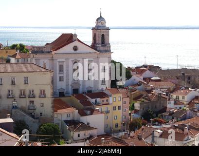 Belle vue aérienne de Lisbonne au point miradouro Portas do sol Banque D'Images
