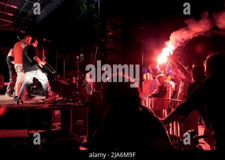 Concert du groupe Goulamas'k pendant le Festival Total Festum et le feu de St-Jean, place Max Rouquette, quartier Arceaux. Montpellier, Occitanie, France Banque D'Images