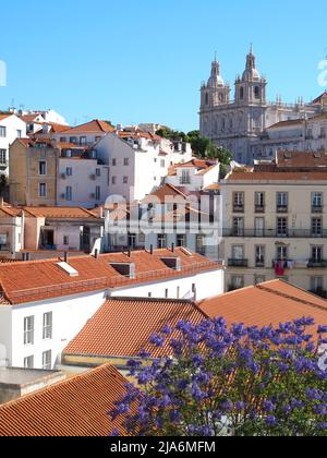 Belle vue aérienne de Lisbonne au point miradouro Portas do sol Banque D'Images