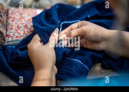 femme surpiqûres de tissu Banque D'Images