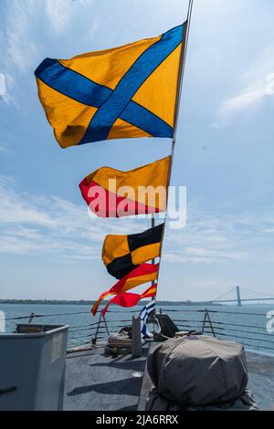 Staten Island, États-Unis. 27th mai 2022. Le Sycamore de la Garde côtière américaine, le fiable de la Garde côtière américaine et l'USS Milmaukee ont amarré à Homeport Pier à Staten Island, NY 27 mai 2022 pour la semaine annuelle de la flotte 34th. (Photo de Steve Sanchehz/Sipa USA) crédit: SIPA USA/Alay Live News Banque D'Images