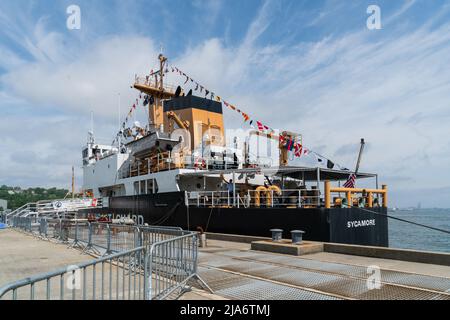 Staten Island, États-Unis. 27th mai 2022. Le Sycamore de la Garde côtière américaine, le fiable de la Garde côtière américaine et l'USS Milmaukee ont amarré à Homeport Pier à Staten Island, NY 27 mai 2022 pour la semaine annuelle de la flotte 34th. (Photo de Steve Sanchehz/Sipa USA) crédit: SIPA USA/Alay Live News Banque D'Images