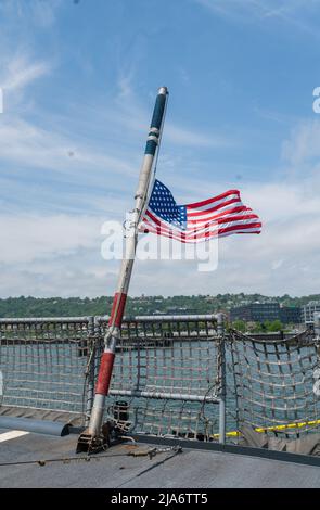 Staten Island, États-Unis. 27th mai 2022. Le Sycamore de la Garde côtière américaine, le fiable de la Garde côtière américaine et l'USS Milmaukee ont amarré à Homeport Pier à Staten Island, NY 27 mai 2022 pour la semaine annuelle de la flotte 34th. (Photo de Steve Sanchehz/Sipa USA) crédit: SIPA USA/Alay Live News Banque D'Images