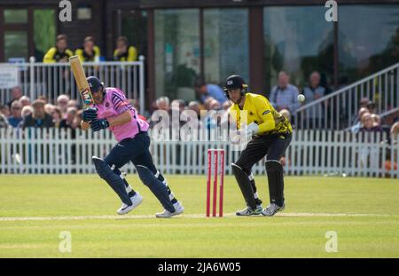 Joe Cracknell, de Middlesex, joue dans un match de T20 au club de cricket de Radlett le 26th mai 2022 Banque D'Images