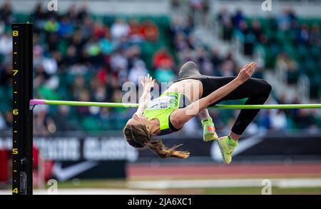 27 mai 2022 Eugene OU États-Unis : Nicola Olyslagers tente d'éliminer la barre de saut en hauteur lors de la rencontre nocturne Nike Prefontaine Classic à Hayward Field Eugene, OU Thurman James/CSM Banque D'Images