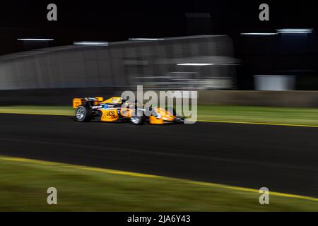 Sydney, Australie. 28 mai 2022. Tim Macrow (#23) pilotant son UCS Group Racing S5000 sur le pont au Sydney Motorsport Park pendant la course 1 du Championnat australien de pilotes S5000. Credit: James Forrester / Alamy Live News. Banque D'Images