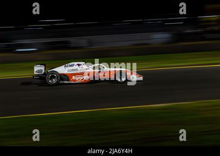 Sydney, Australie. 28 mai 2022. Blake Purdie (#48) pilotant son nippy's S5000 au-dessus du pont au Sydney Motorsport Park pendant la course 1 du Championnat australien de pilotes S5000. Credit: James Forrester / Alamy Live News. Banque D'Images