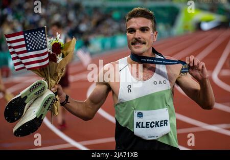 27 mai 2022 Eugene OU États-Unis : Joe Klecker remporte le 10 000 lors de la rencontre de nuit classique Nike Prefontaine à Hayward Field Eugene, OU Thurman James/CSM Banque D'Images