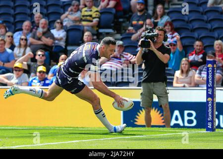 Craig Hall #4 de Featherstone Rovers va plus pour un essai et fait le score 16-24 pendant la deuxième moitié à Londres, Royaume-Uni le 5/28/2022. (Photo de James Heaton via/News Images/Sipa USA) Banque D'Images