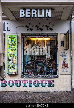 Boutique Paul.Deuxième magasin de vêtements et magasin de thrift à Oderberger Strasse, Prenzlauer Berg, Berlin Banque D'Images