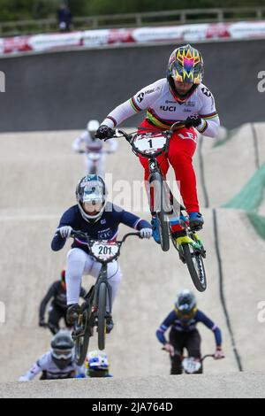 Glasgow, Royaume-Uni. 28th mai 2022. La coupe du monde BMX Racing s'est déroulée sur le circuit BMX de Glasgow, en Écosse, au Royaume-Uni, et a attiré une liste internationale de plus de 200 concurrents du monde entier. La compétition est un événement de deux jours qui présentera les meilleurs athlètes du sport. Crédit : Findlay/Alay Live News Banque D'Images