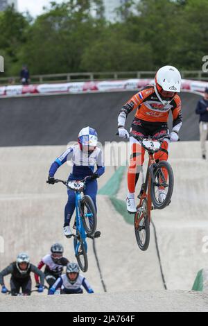 Glasgow, Royaume-Uni. 28th mai 2022. La coupe du monde BMX Racing s'est déroulée sur le circuit BMX de Glasgow, en Écosse, au Royaume-Uni, et a attiré une liste internationale de plus de 200 concurrents du monde entier. La compétition est un événement de deux jours qui présentera les meilleurs athlètes du sport. Crédit : Findlay/Alay Live News Banque D'Images