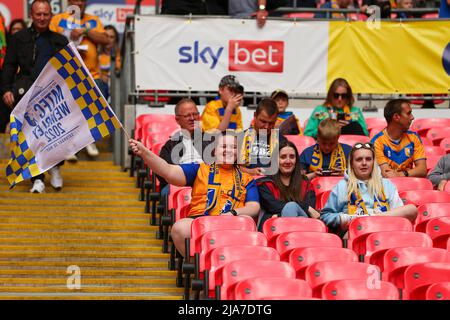 Wembley, Londres, Royaume-Uni. 28th mai 2022 ; Stade Wembley, Londres, Angleterre, finale de la Ligue EFL 2, Mansfield Town versus Port Vale : Mansfield Town fans crédit : action plus Sports Images/Alay Live News Banque D'Images