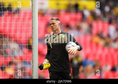 Wembley, Londres, Royaume-Uni. 28th mai 2022 ; Stade Wembley, Londres, Angleterre, finale de la Ligue EFL 2, Mansfield Town versus Port Vale : le gardien de but Nathan Bishop de Mansfield Town se réchauffe avant le lancement crédit : Images sportives action plus/Alamy Live News Banque D'Images