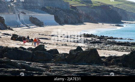 Plage de Porthleven dans les Cornouailles par une journée ensoleillée Banque D'Images