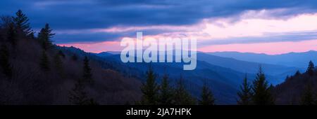 Le lever du soleil depuis Lufte donne sur le parc national des Great Smoky Mountains, dans le Tennessee Banque D'Images