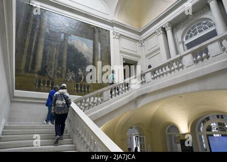 Le Musée Carnavalet est l'un des plus anciens musées de Paris depuis sa création en 1880 : sa collection, qui comprend plus de 610 000 objets rares, raconte l'histoire de la capitale française, de l'Antiquité au 20th siècle. Le musée consacré à l'histoire de Paris et situé au coeur du Marais, est en travaux de rénovation depuis plus de 4 ans. Sur la photo : peintures de l'escalier de l'Hôtel de Luynes au Musée Carnavalet. Paris, France, le 28 mai 2022. Photo de Patrice Pierrot/ABACAPRESS.COM Banque D'Images