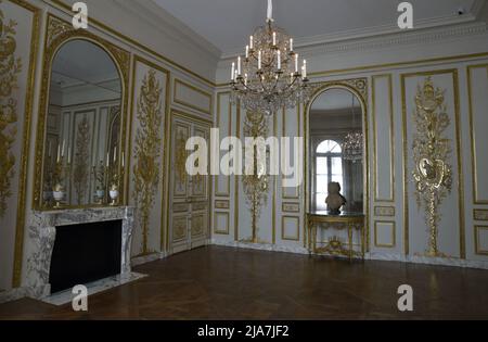 Le Musée Carnavalet est l'un des plus anciens musées de Paris depuis sa création en 1880 : sa collection, qui comprend plus de 610 000 objets rares, raconte l'histoire de la capitale française, de l'Antiquité au 20th siècle. Le musée consacré à l'histoire de Paris et situé au coeur du Marais, est en travaux de rénovation depuis plus de 4 ans. Dans cette photo : salon Louis 14. Paris, France, le 28 mai 2022. Photo de Patrice Pierrot/ABACAPRESS.COM Banque D'Images