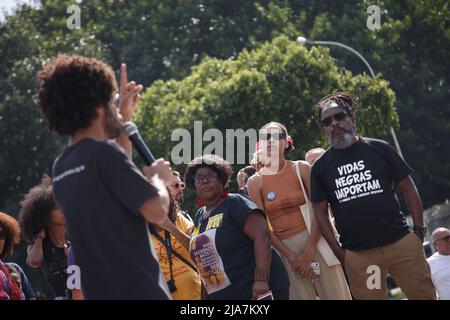 Rio de Janeiro, Brésil. 28th mai 2022. RJ - Rio de Janeiro - 05/28/2022 - RIO, MANIFESTATION EN HOMMAGE À GENIVALDO - des manifestants sont vus lors d'une manifestation en l'honneur de Genivaldo de Jesus Santos, 38, qui s'est tenue ce samedi matin (28), au monument Zumbi dos Palmares, à Rio de Janeiro. Genivaldo a été assassiné par la police après avoir marché sans casque à Sergipe. Le motard a été asphyxié deux ans après la mort de George Floyd aux États-Unis. Photo: Joao Gabriel Alves/AGIF/Sipa USA crédit: SIPA USA/Alay Live News Banque D'Images