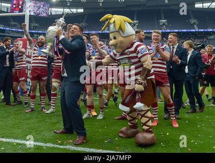 Stade Tottenham Hotspurs, Londres, Royaume-Uni. 28th mai 2022. Finale de la coupe du défi 2022: Huddersfield Giants V Wigan Warriors lieu: Tottenham Hotspur Stadium, Angleterre Date: Samedi, 28 mai coup d'envoi: 15:00 BST crédit: Craig Cresswell/Alay Live News Banque D'Images