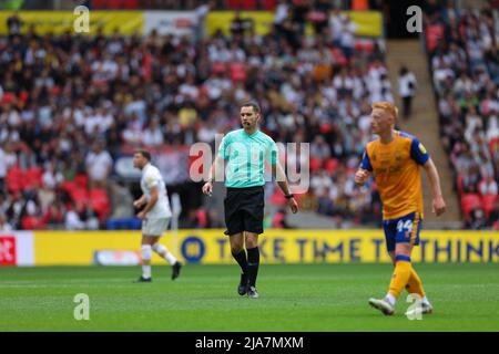 Wembley, Londres, Royaume-Uni. 28th mai 2022 ; Stade Wembley, Londres, Angleterre, finale de la Ligue EFL 2, Mansfield Town versus Port Vale: Arbitre en jarre Gillett crédit: Action plus Sports Images/Alamy Live News Banque D'Images