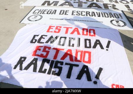 Rio de Janeiro, Rio de Janeiro, Brésil. 28th mai 2022. (INT) protestation contre le génocide des Noirs à Rio de Janeiro. 28 mai 2022, Rio de Janeiro, Brésil : des centaines de personnes protestent contre le génocide du peuple noir au monument Zumbi dos Palmares de Rio de Janeiro. Credit: Jose Lucena /Thenews2 (Foto: Jose Lucena/TheNews2/Zumapress) (Credit image: © Jose Lucena/TheNEWS2 via ZUMA Press Wire) Banque D'Images