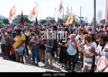 Rio de Janeiro, Rio de Janeiro, Brésil. 28th mai 2022. (INT) protestation contre le génocide des Noirs à Rio de Janeiro. 28 mai 2022, Rio de Janeiro, Brésil : des centaines de personnes protestent contre le génocide du peuple noir au monument Zumbi dos Palmares de Rio de Janeiro. Credit: Jose Lucena /Thenews2 (Foto: Jose Lucena/TheNews2/Zumapress) (Credit image: © Jose Lucena/TheNEWS2 via ZUMA Press Wire) Banque D'Images