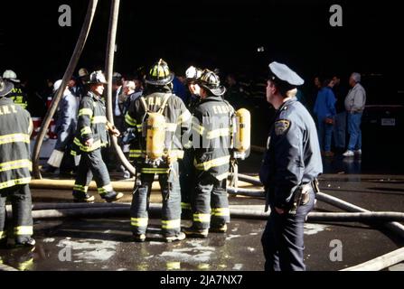 Fulton Market Tin bâtiment suspect incendie à 29 mars 1995, New York Banque D'Images