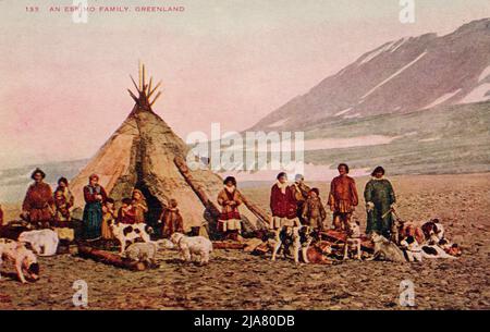 Une famille Eskimo, Groenland, carte postale d'environ 1900-1920. Photographe inconnu Banque D'Images