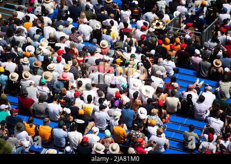 Atmosphère du circuit - ventilateurs dans la tribune. 28.05.2022. Championnat du monde de Formule 1, Rd 7, Grand Prix de Monaco, Monte Carlo, Monaco, Jour de qualification. Le crédit photo doit être lu : images XPB/Press Association. Banque D'Images