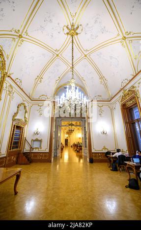 Budapest, Hongrie. Magnifique intérieur de la célèbre bibliothèque Szabo Ervin Banque D'Images