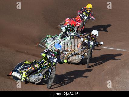 Stade Marketa, Prague. 28th mai 2022. De gauche Martin Vaculik de Slovaquie, Anders Thomsen du Danemark, Patryk Dudek de Pologne a Max Fricke de l'Australie en action pendant le Grand Prix de la République tchèque, championnat du monde de course de marketa Stadium, Prague, République Tchèque, 28 mai 2022. Crédit : Katerina Sulova/CTK photo/Alamy Live News Banque D'Images