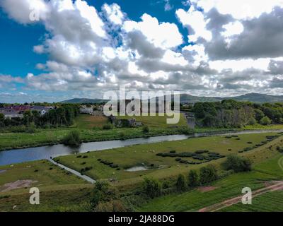 Château de Rhuddlan / Castell Rhuddlan Aerial Drone photos Banque D'Images