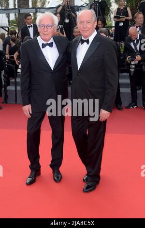 Cannes, France. 28th mai 2022. 75th Festival de Cannes 2022, tapis rouge cérémonie de clôture : Jean-Pierre Dardenne, Luc Dardenne crédit : Agence de photo indépendante/Alamy Live News Banque D'Images