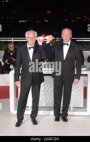 Cannes, France. 28th mai 2022. 75th Festival de Cannes 2022, Palme d'Or vainqueur PhotocalPictured: Luc Dardenne, Jean-Pierre Dardenne crédit: Agence de photo indépendante/Alamy Live News Banque D'Images